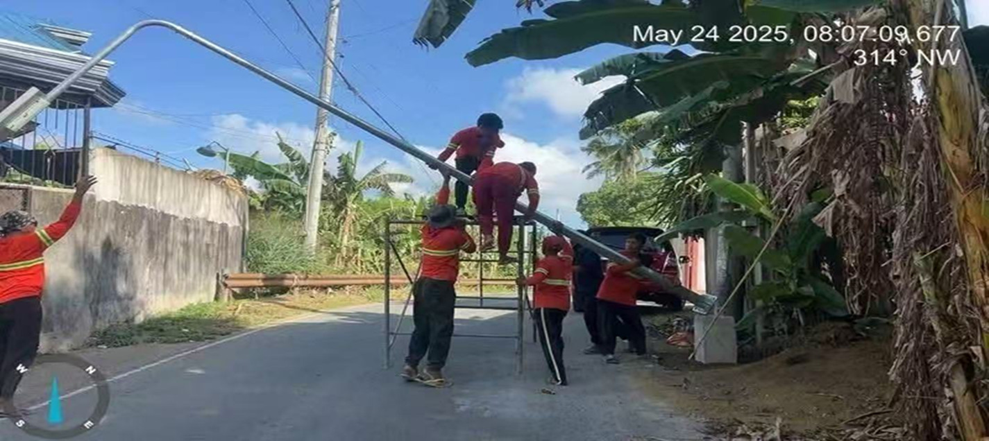 Solar street lights with cleaning function installed in the Philippines
